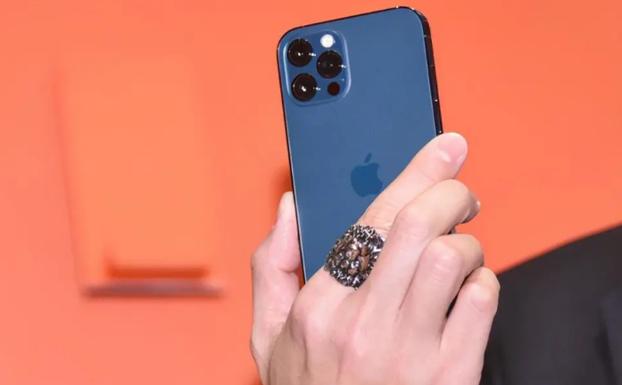 易门苹果手机维修分享iPhone12系列重启方法教程 